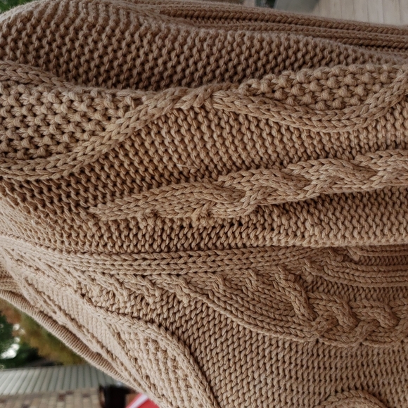 LEO AND NICOLE SWEATER - Picture 3 of 9